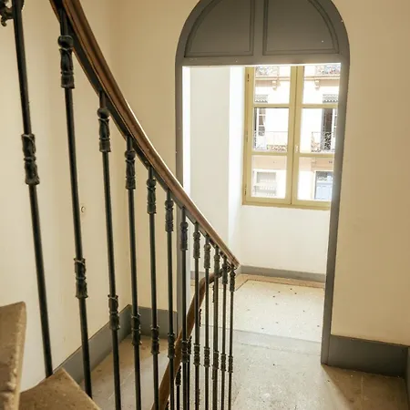 Duplex Climatise Avec Terrasse Sans Vis A Vis Dans L'hypercentre