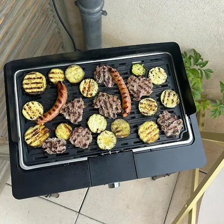 Duplex Climatise Avec Terrasse Sans Vis A Vis Dans L'hypercentre Apartmán Nîmes