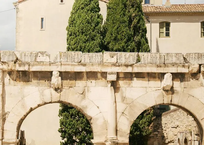 Duplex Climatise Avec Terrasse Sans Vis A Vis Dans L'hypercentre Apartmán Nîmes